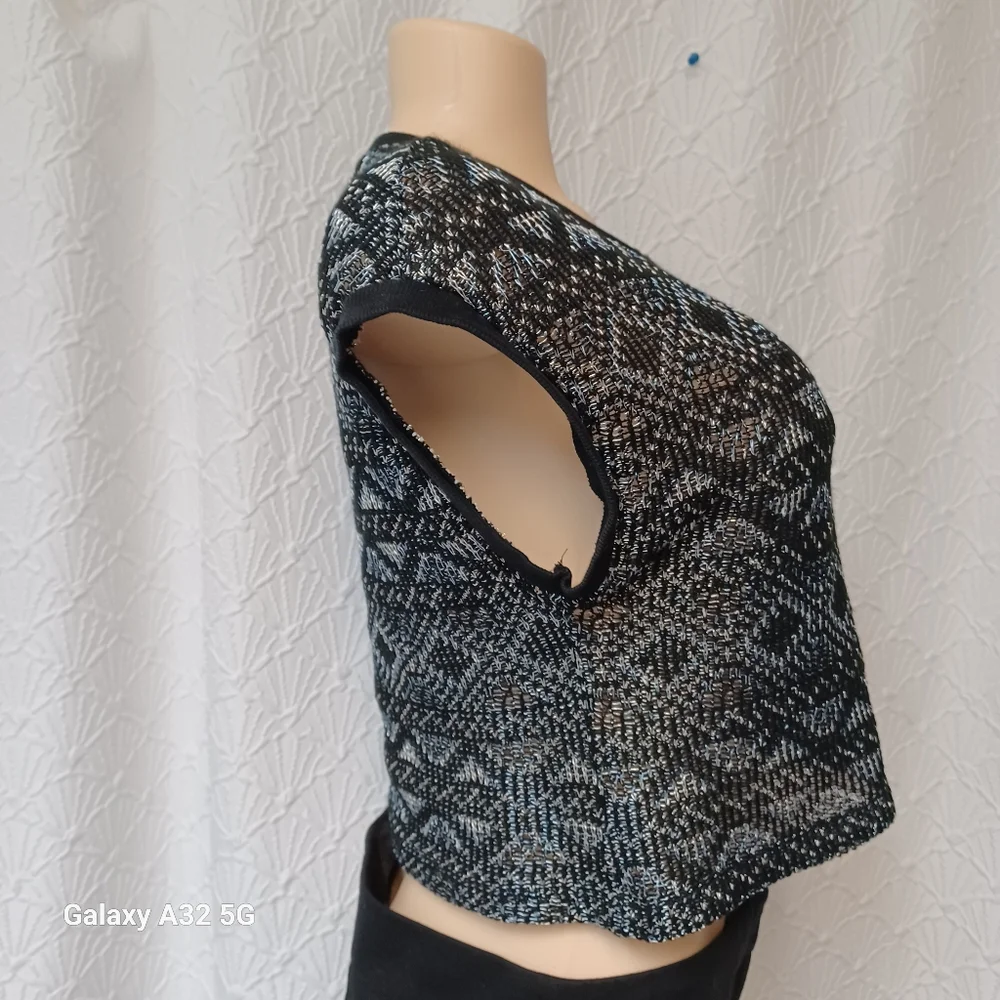 Zara Women Sz S Black and Gray Patterned Crop Top The label is missing, look at - Picture 6 of 12